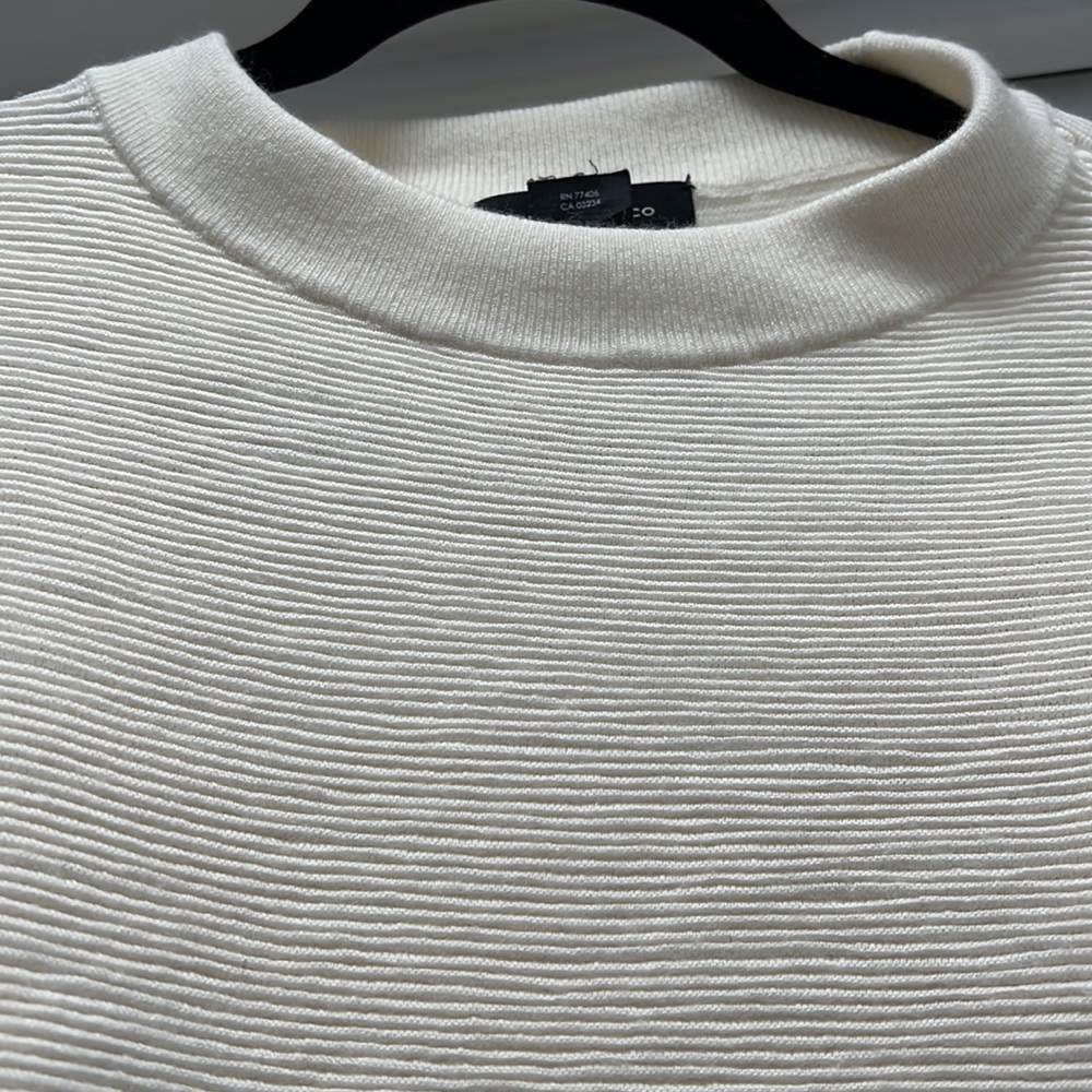 Club Monaco cropped sweater. Crewneck. Great condition. Size S/P. - Picture 2 of 3